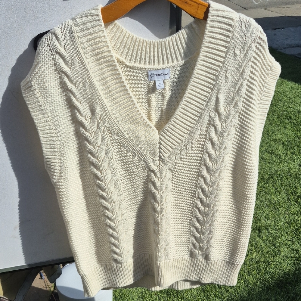 The Row Women's V-Neck Cable Knit Sweater Vest in Cream